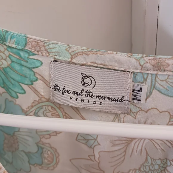 Elegant Floral Mini Dress in Cream and Blue - Picture 8 of 10